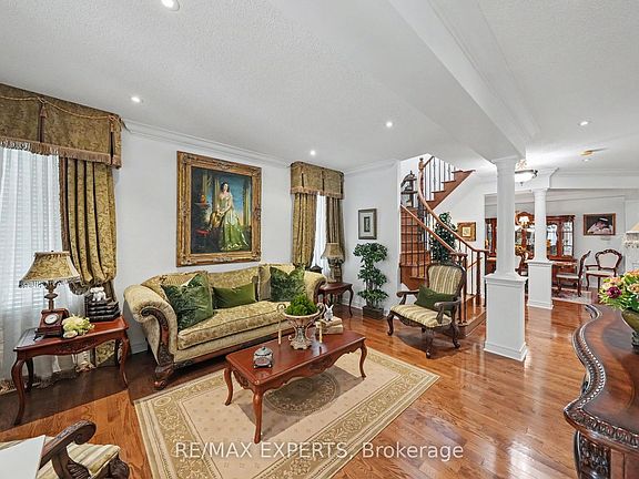 5th image of 15 Arrowood Cres
