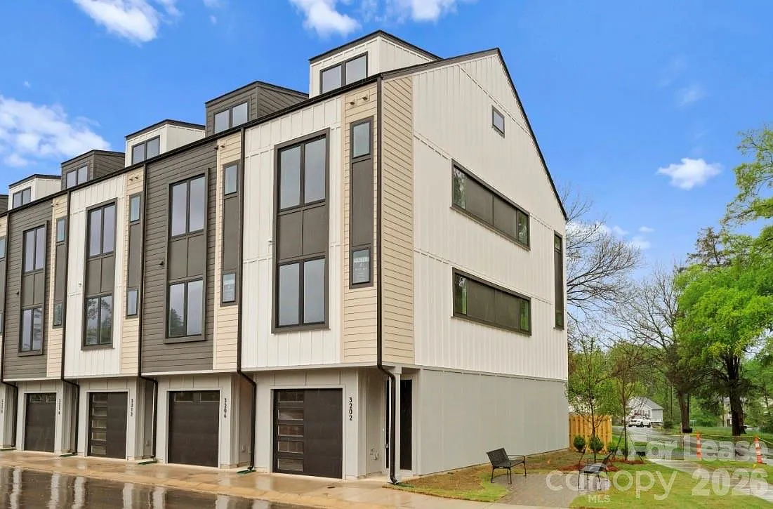 3 bed, 3.5 bath, $2,400 — Photo 1