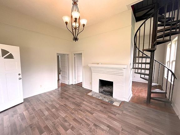 4th image of 3425 Cornelia St