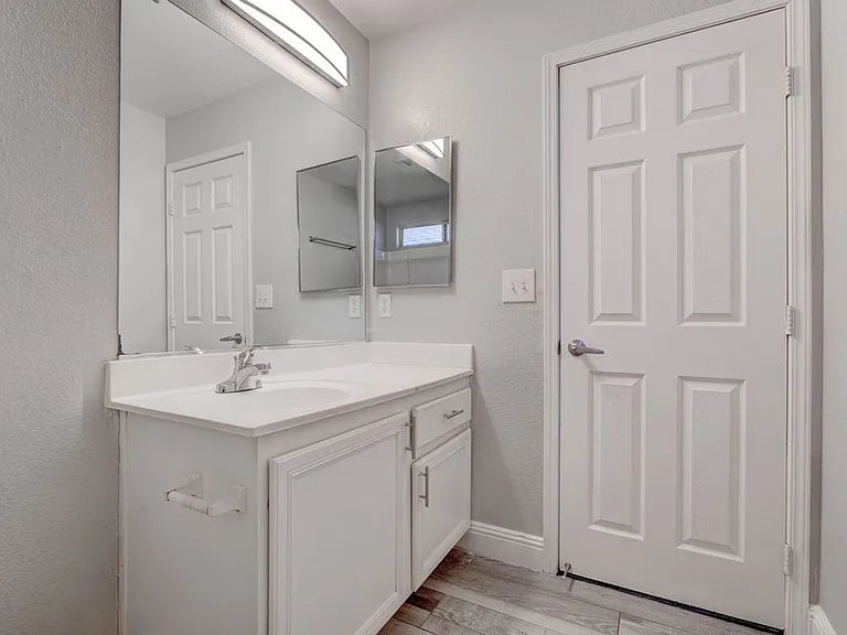 6469 Abbey Door Ct — Photo 9