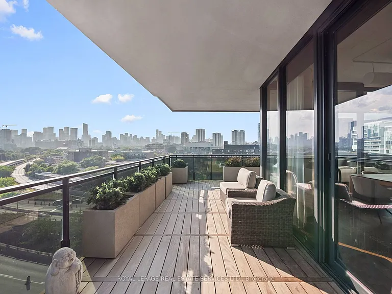 21 Lawren Harris Sq #904 — Photo 33