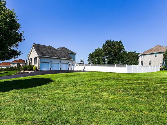 5th image of 1887 Charlton Cir