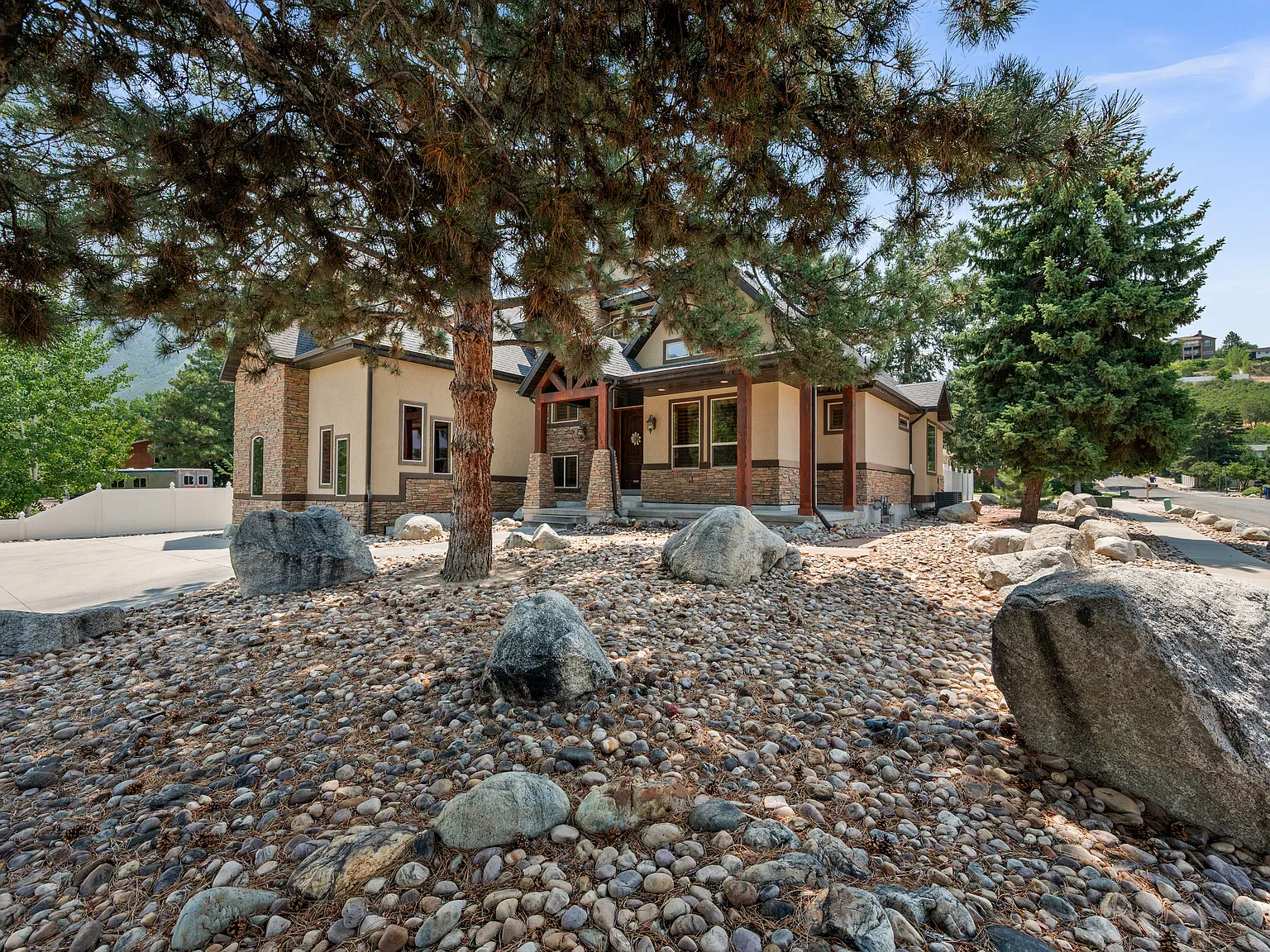 6 bed, 4703 sqft, $5,200 — Photo 1