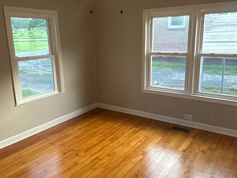 1028 Ethel Ln — Photo 4