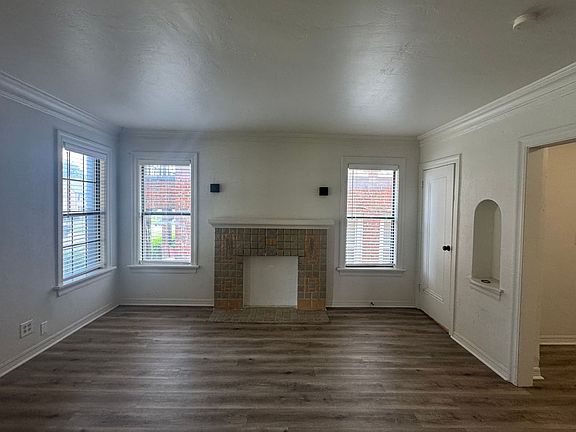 2nd image of 800 East Dr APT 3