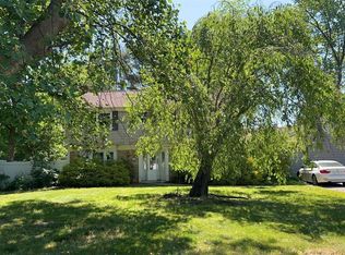 27 Madeley Ln, Stony Brook, NY 11790