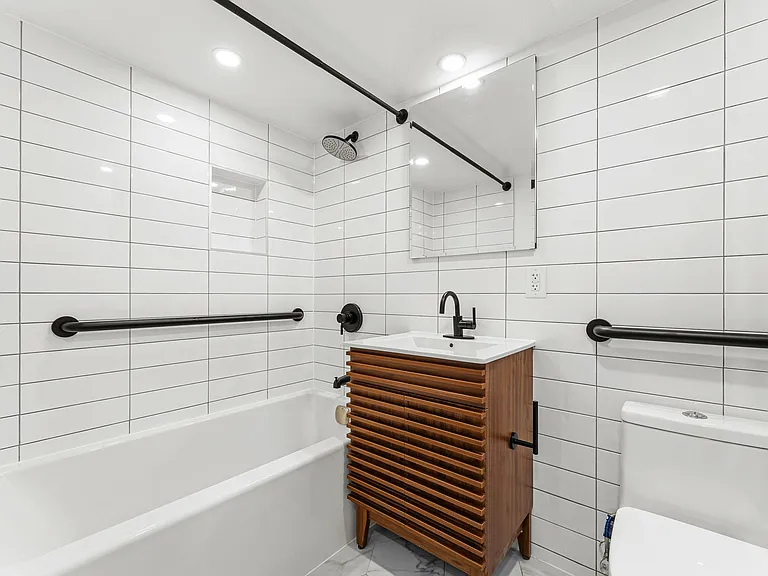 37 Woodhull St #1 — Photo 6