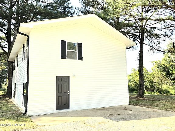 3rd image of 670 W Main St
