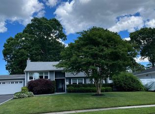 3 Putnam Ct, Commack, NY 11725