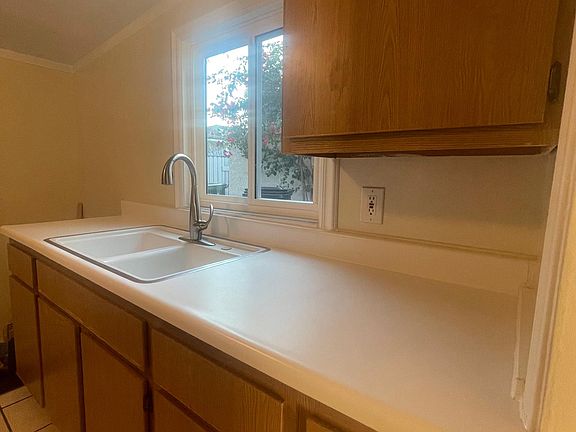 4th image of 3913 Edenhurst Ave