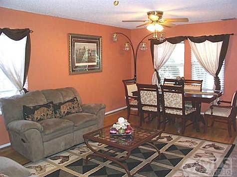 4th image of 4515 Wedgewood Dr