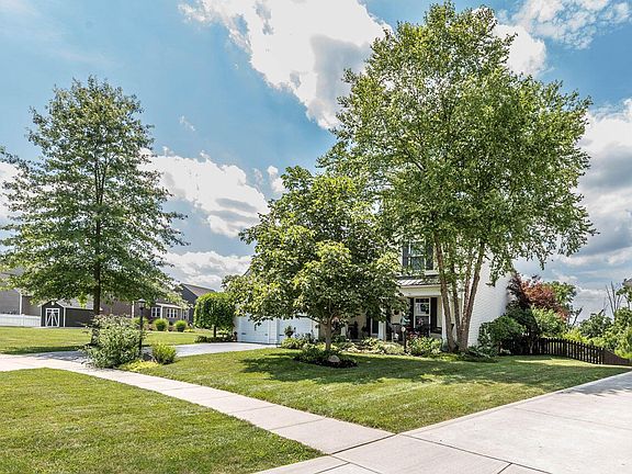 5th image of 160 Stirling Way