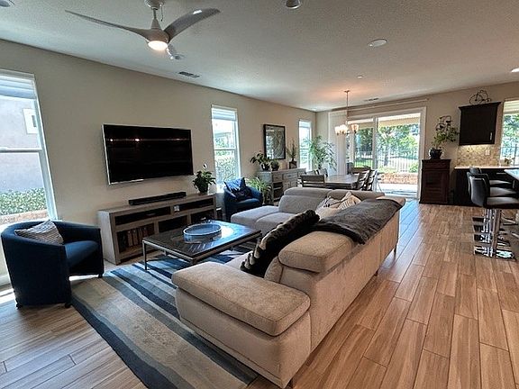 Entertainment center