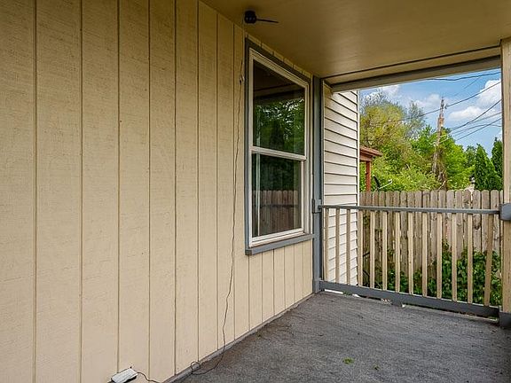 3rd image of 728 10th Ave