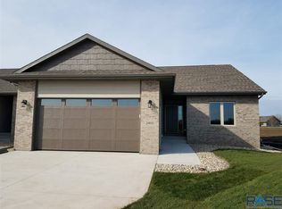 2401 E Tranquility Cir, Sioux Falls, SD 57108