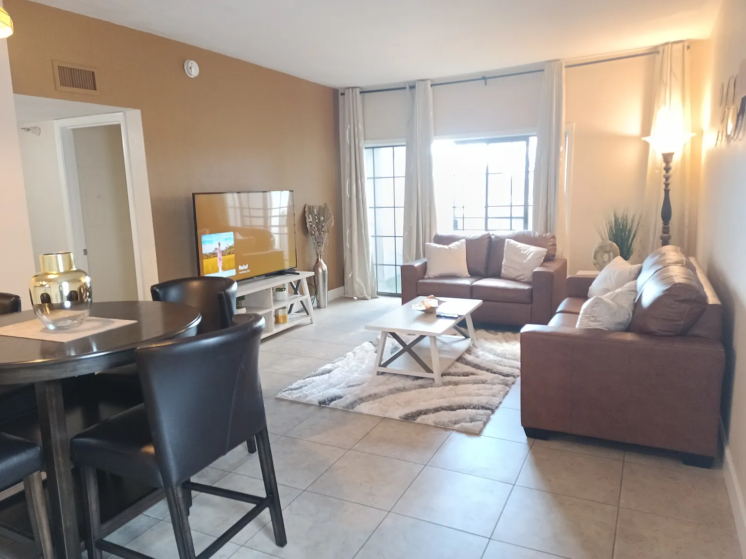 2 bed, 952 sqft, $2,100 — Photo 2