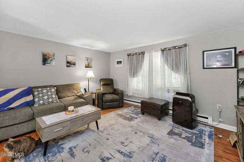 3rd image of 106 Dunsbach Road