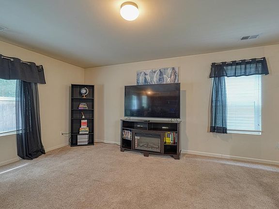 5th image of 423 Promised Land Dr