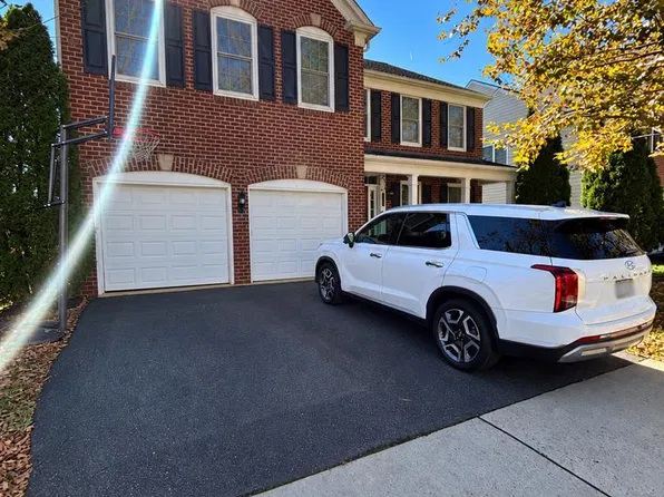 42815 Ravenglass Dr, Ashburn, VA 20148