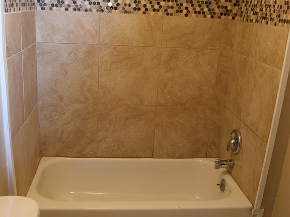 4th image of 8 Edwards St #1