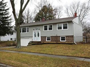 594 Chatham Cir, Buffalo Grove, IL 60089