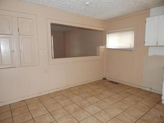 5th image of 3951 Dillon Dr