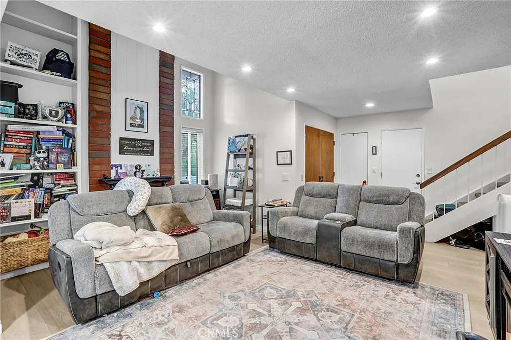 2 bed, 1.5 bath, 1082 sqft, $3,500 — Photo 4