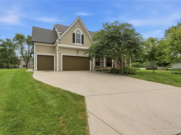 2250 SW Forestpark Pl, Lees Summit, MO 64081