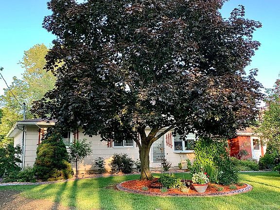 3rd image of 4073 Willowdale Ave