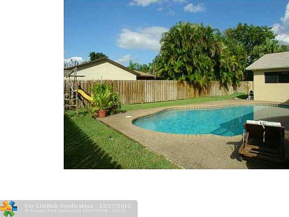 5th image of 11061 NW 21st St