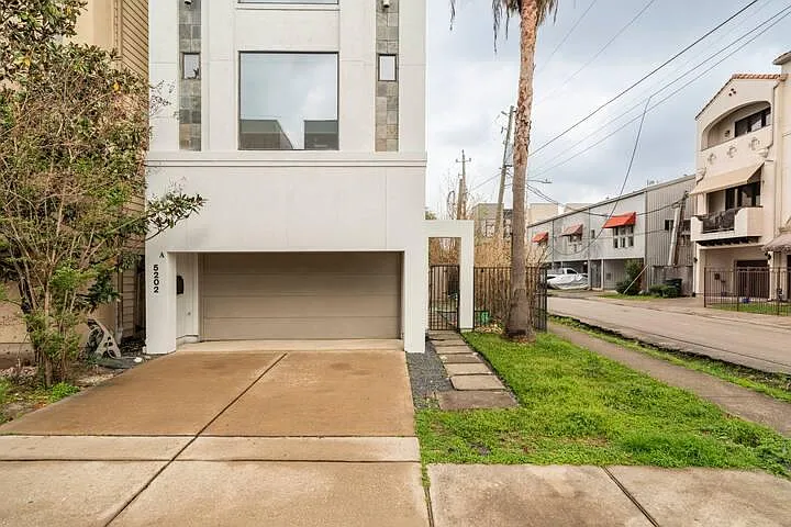 5202 Rose St — Photo 3