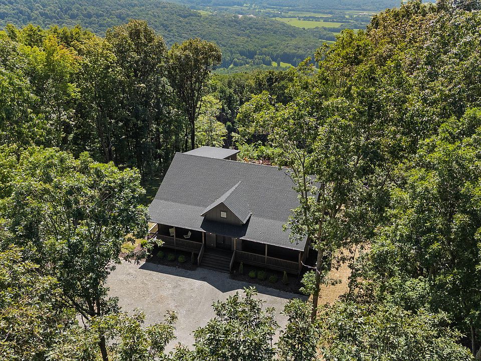 1st image of 900 Valley View Dr