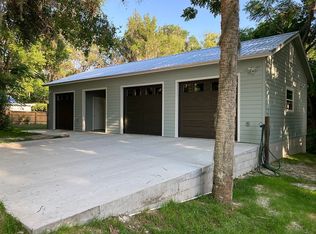 805 Front St, Welaka, FL 32193