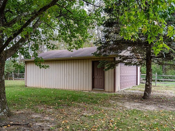 3rd image of 1214 Kentucky Ln