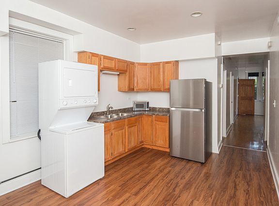 2nd image of 2028 W Homer St #Garden
