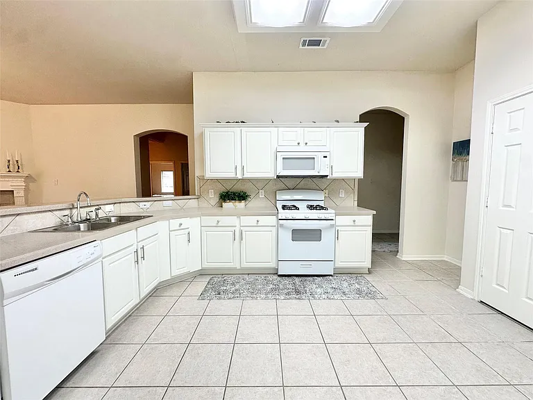 4903 Falls Cir — Photo 8