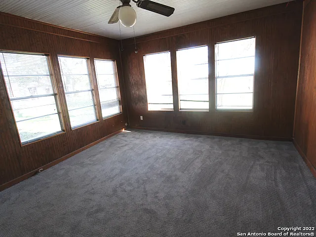8811 FM 471 N — Photo 16