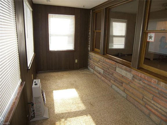 3rd image of 469 Poplar St