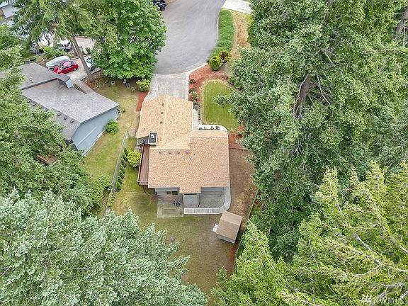 3rd image of 2117 Monique Ct SE