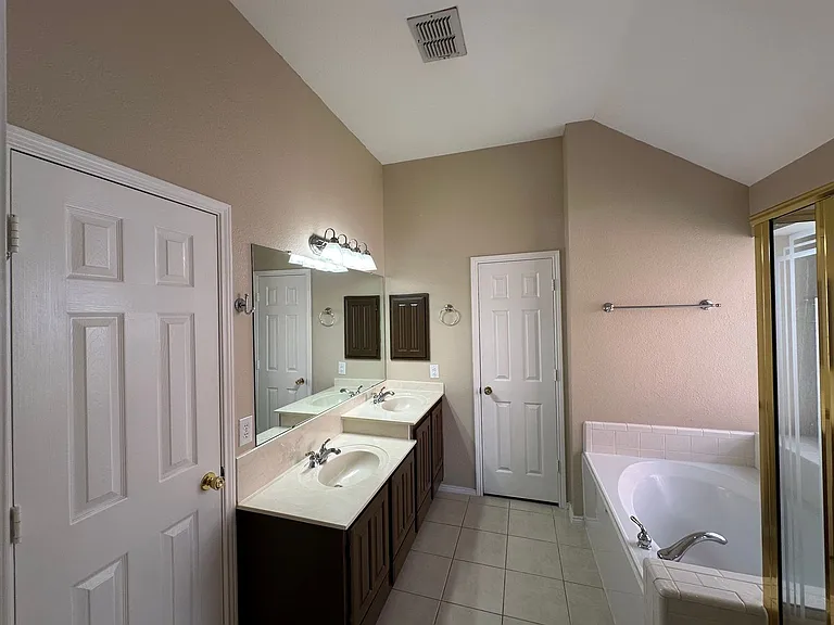 10701 Nashville Dr — Photo 13