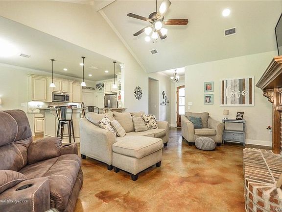 4th image of 1105 Bear Creek Dr