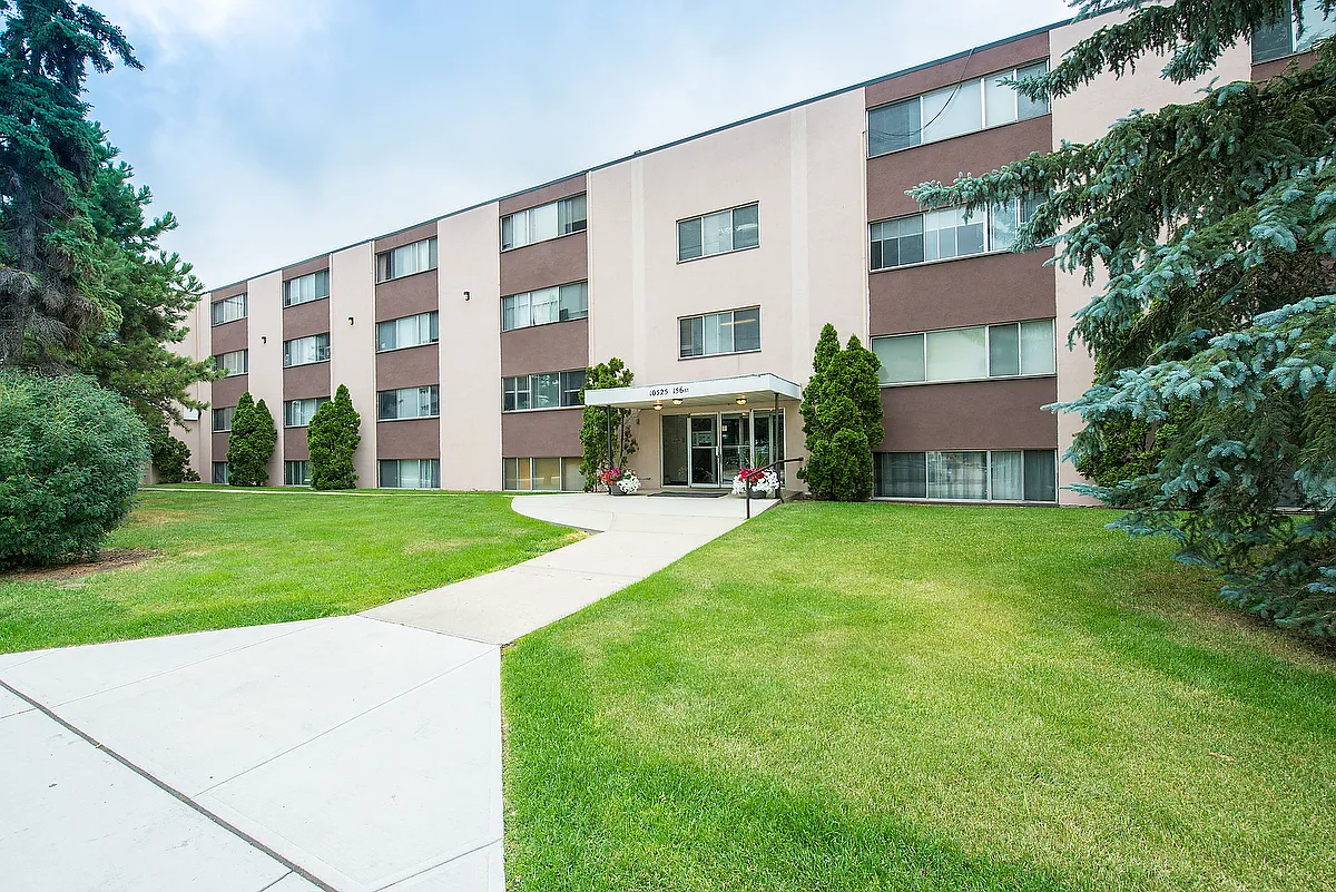 Brighton Court - $500 Off Your First Month! — Photo 2
