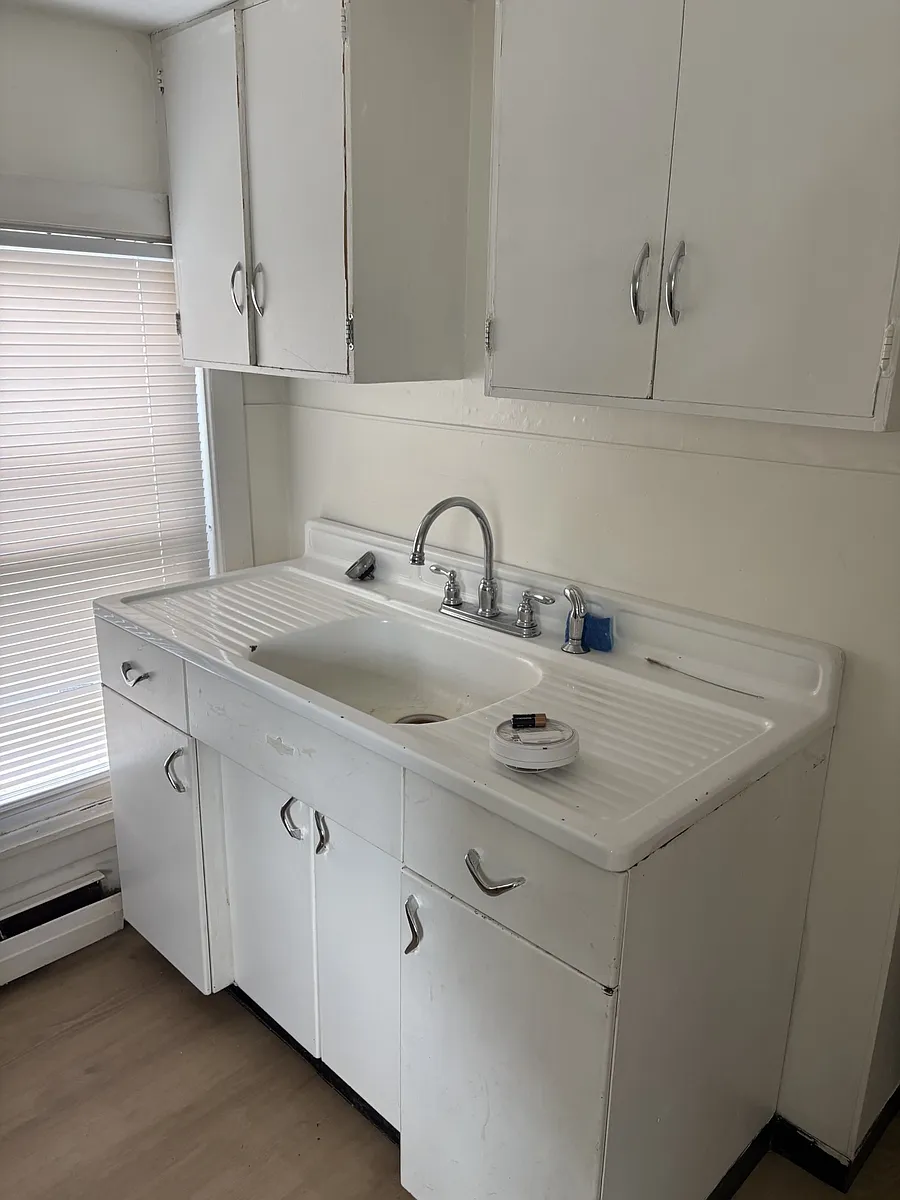 Building Photo - 202 Essex St #3
