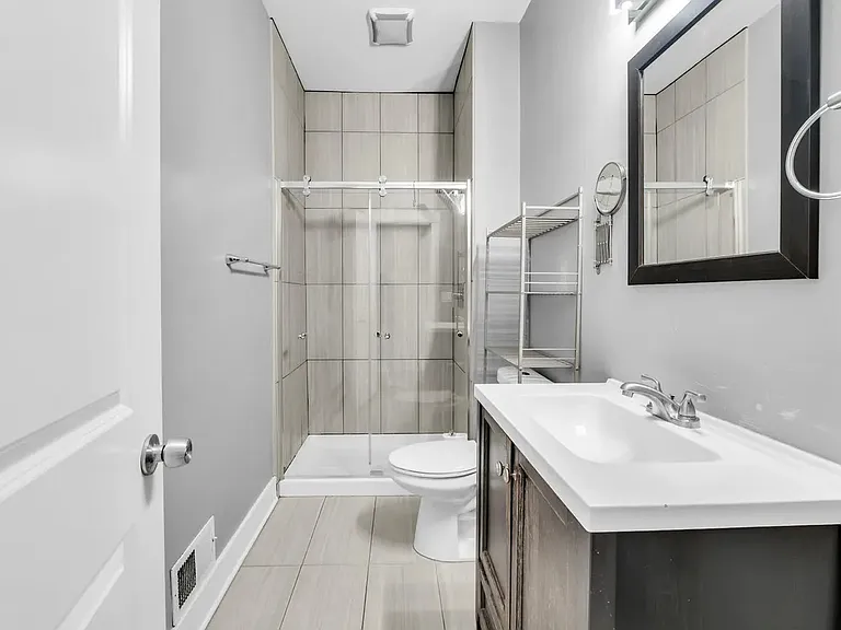 3208 W Wabansia Ave #2E — Photo 5