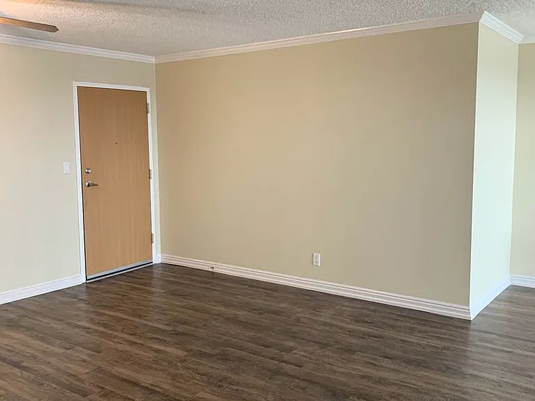 Irving Heights Apartments — Photo 79