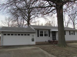 360 Marquis Ave, Wood River, IL 62095