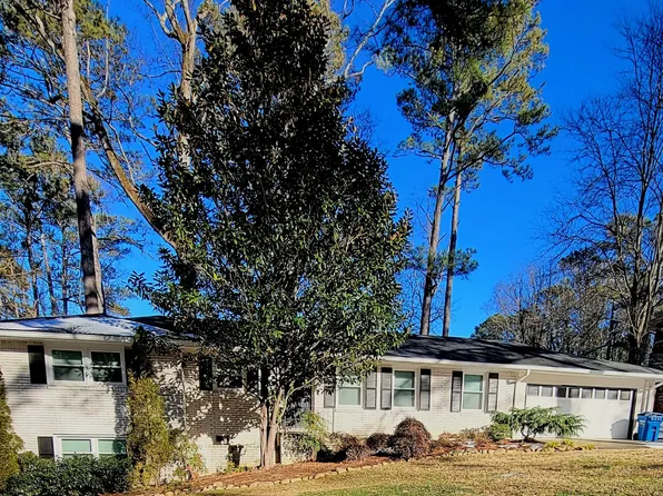 2002 Lake Lucerne Dr SW, Lilburn, GA 30047