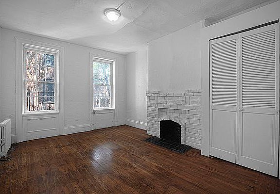 3rd image of 7 Morton St APT 10