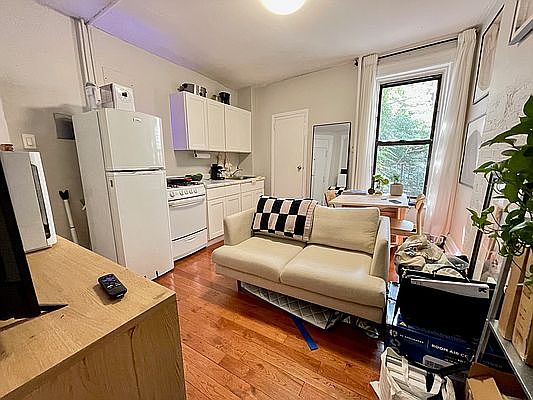 1st image of 716 Sackett St APT 2RR
