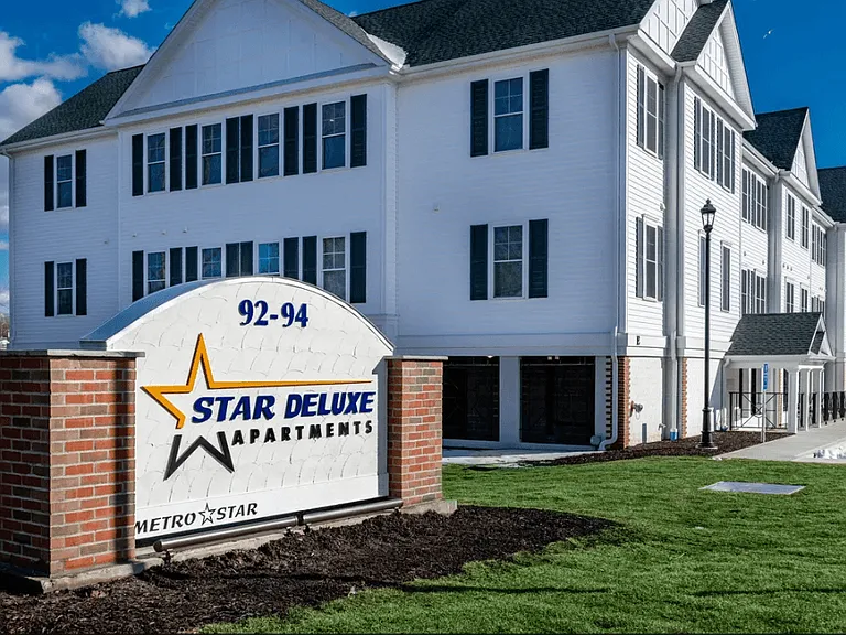 Star Deluxe Milford — Photo 2